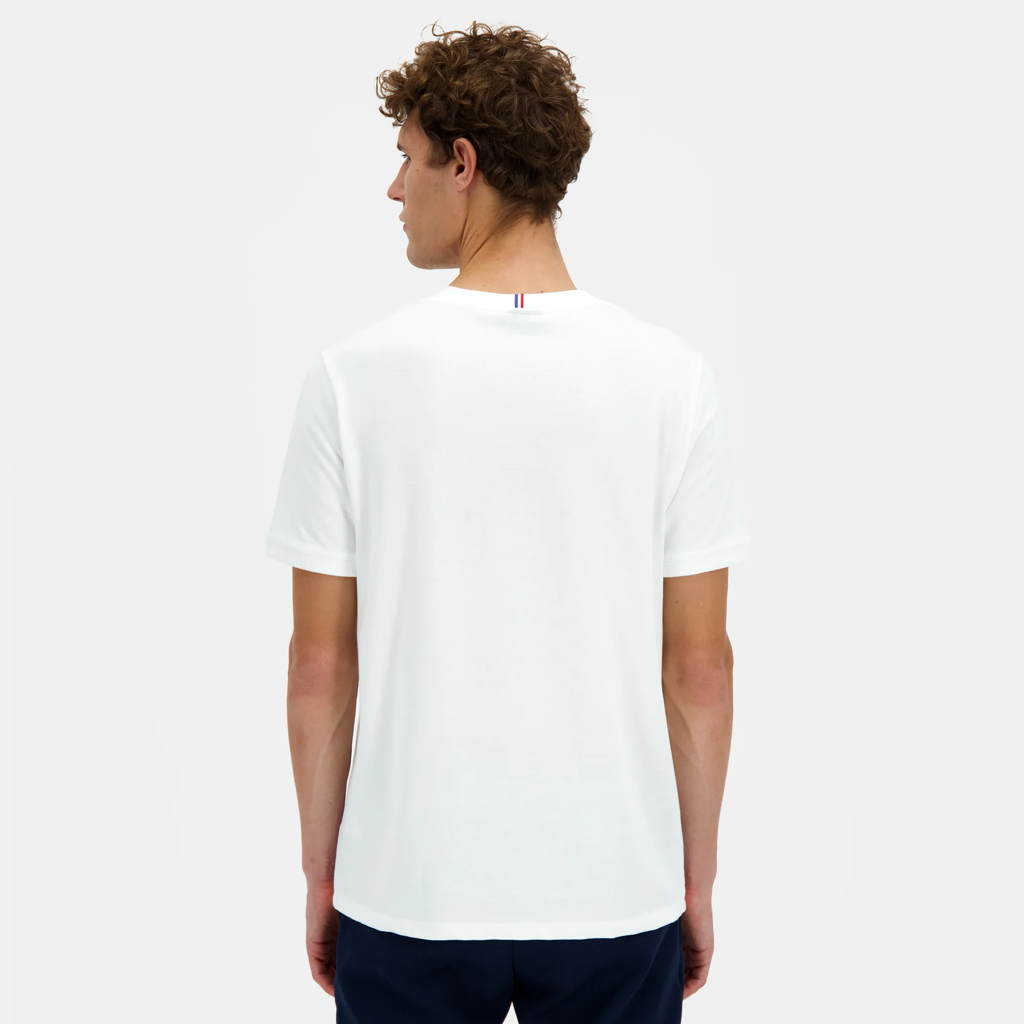 T-shirt Essentiel en jersey de coton avec logo brodé ton sur ton - Image 4